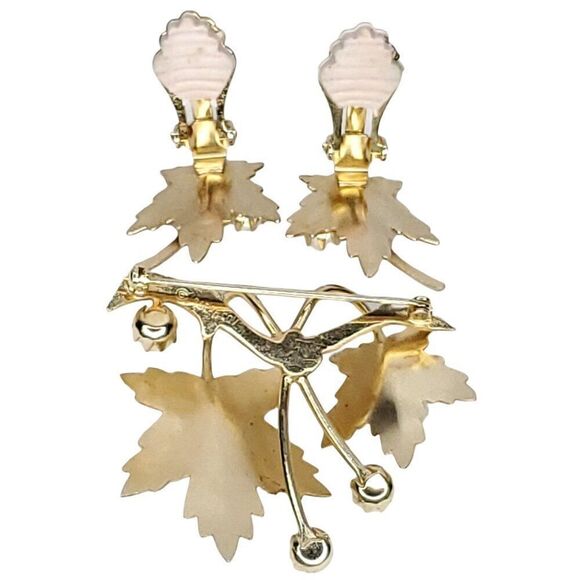Vintage Sarah Coventry Maple Leaf Faux Pearl Earrings Brooch Goldtone - Picture 4 of 5